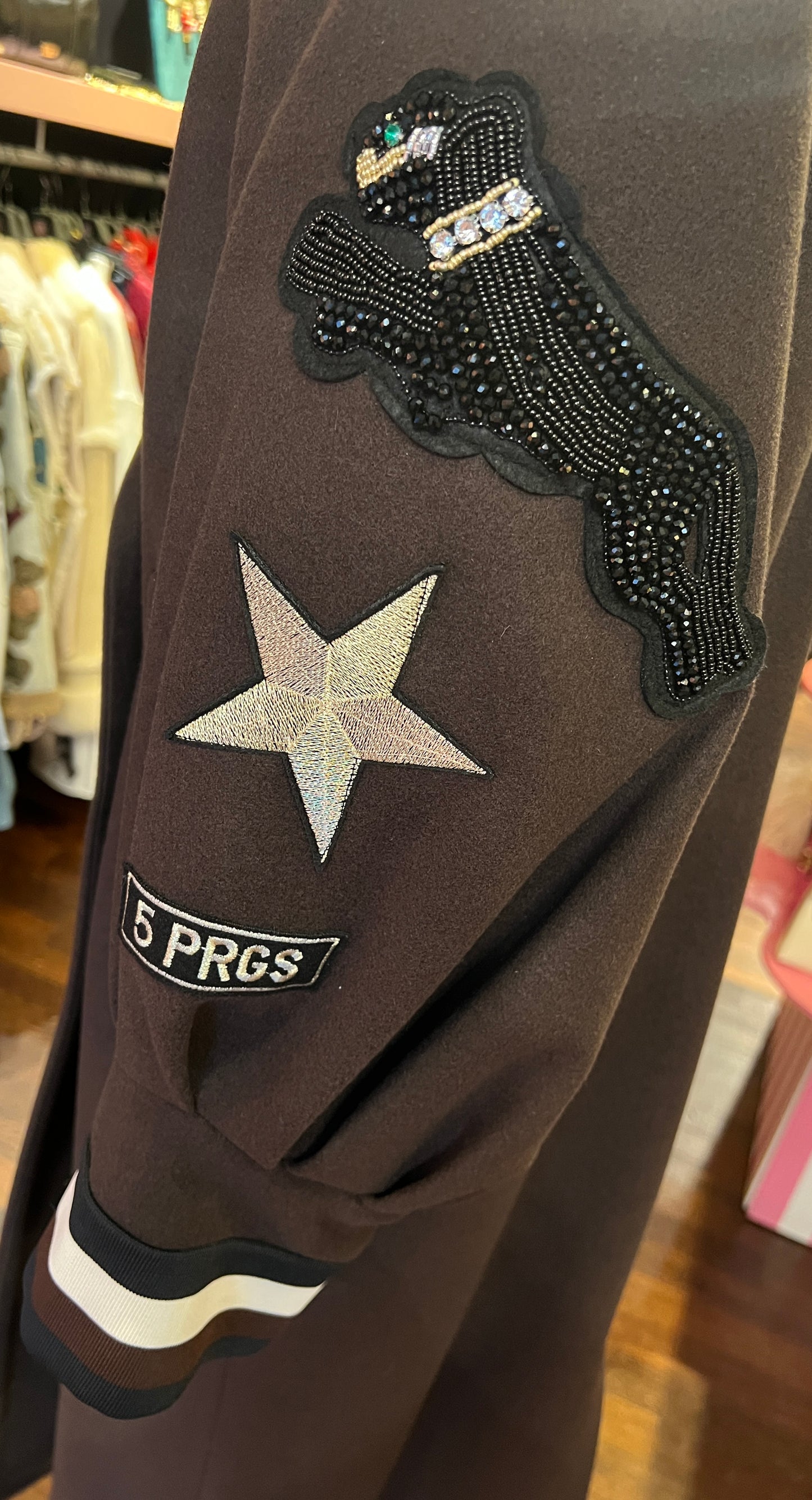 5 Progress cappotto marrone scuro con applicazione pantera cristalli e patch