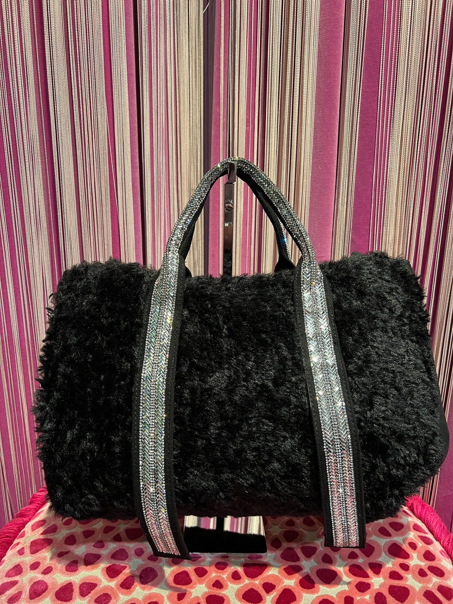 Borsa ecopelliccia astrakan nera due manici con Swarovski e tracolla