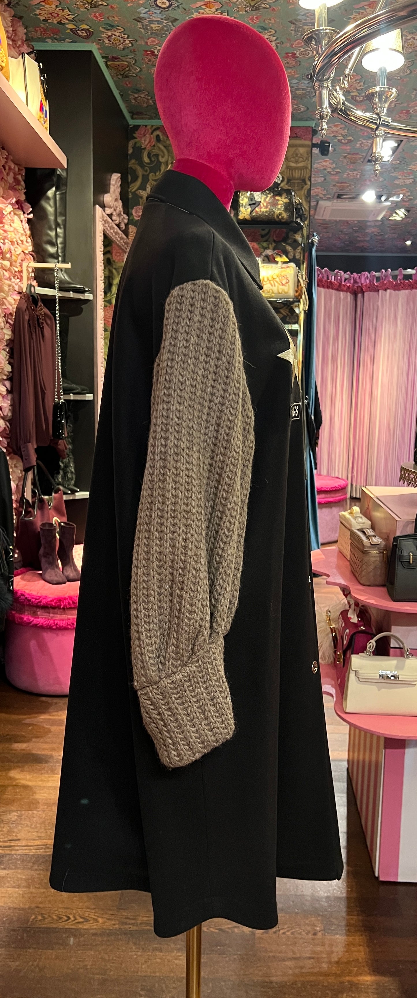 5 Progress cappotto nero con maniche in maglia e patch
