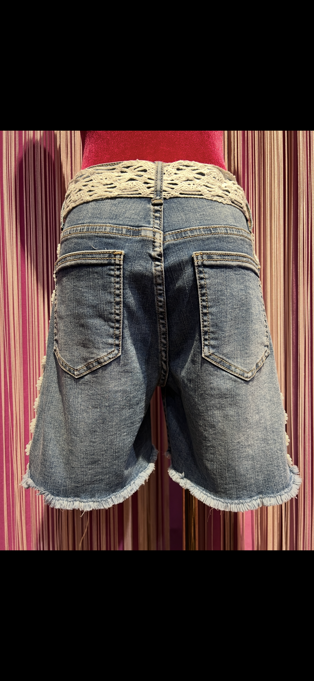 Love & roses bermuda jeans con applicazioni e fusciacca pizzo