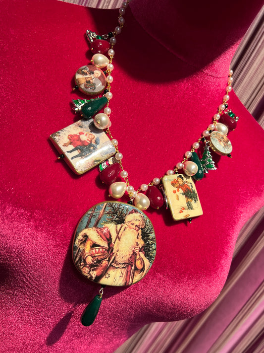 Collana perle rosario con pendenti e charms a tema natalizio