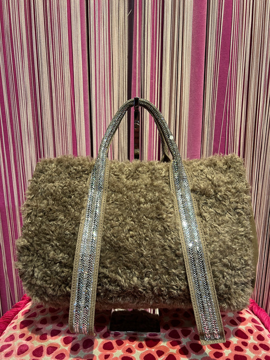 Borsa ecopelliccia astrakan taupe due manici con Swarovski e tracolla