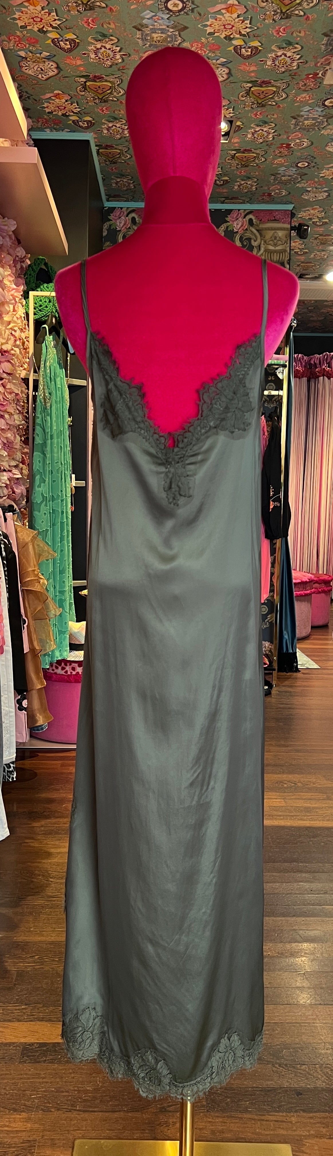Pink memories-40% di sconto abito sottoveste verde militare con pizzo e spacco laterale
