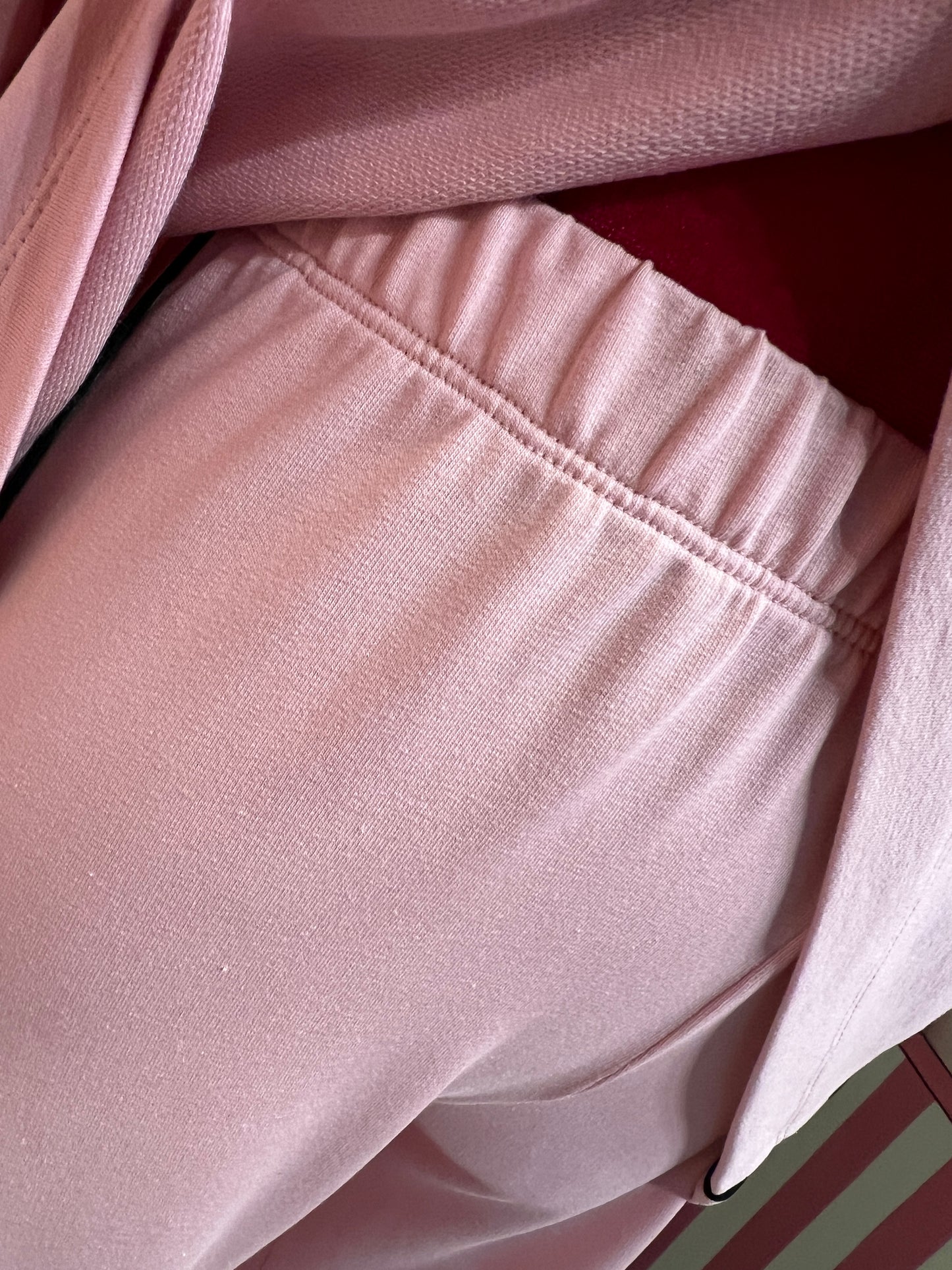 Clo’h -50% di sconto tuta completa felpa e pantalone a zampetta con camelia glitter rosa e nera