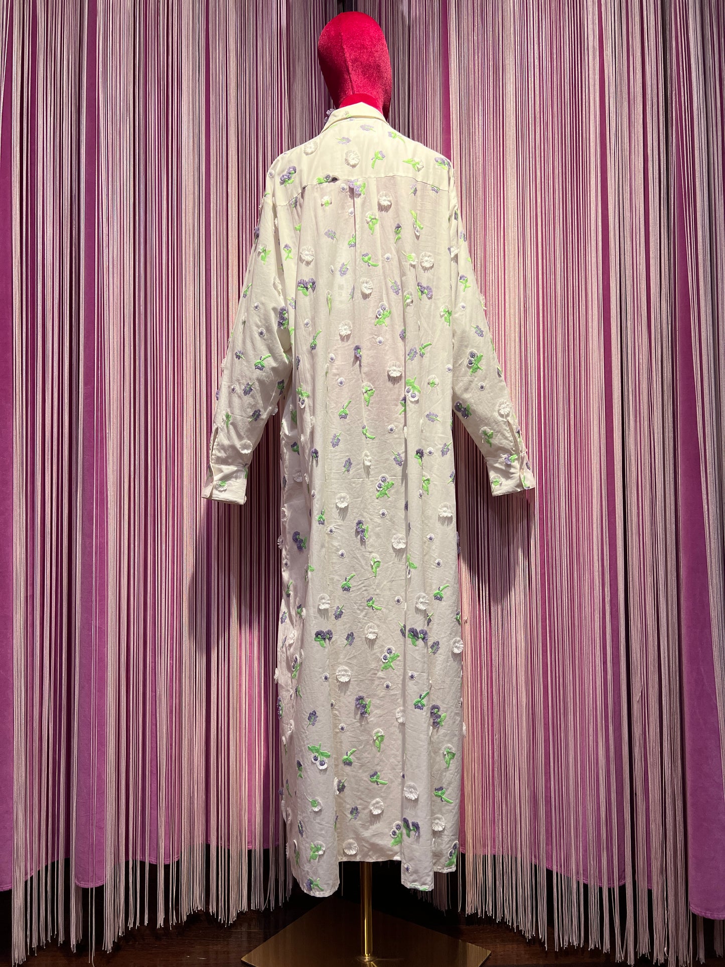 Essentiel antwerp abito chemisier avorio con decorazione floreale paillettes strass e perline verdi e viola