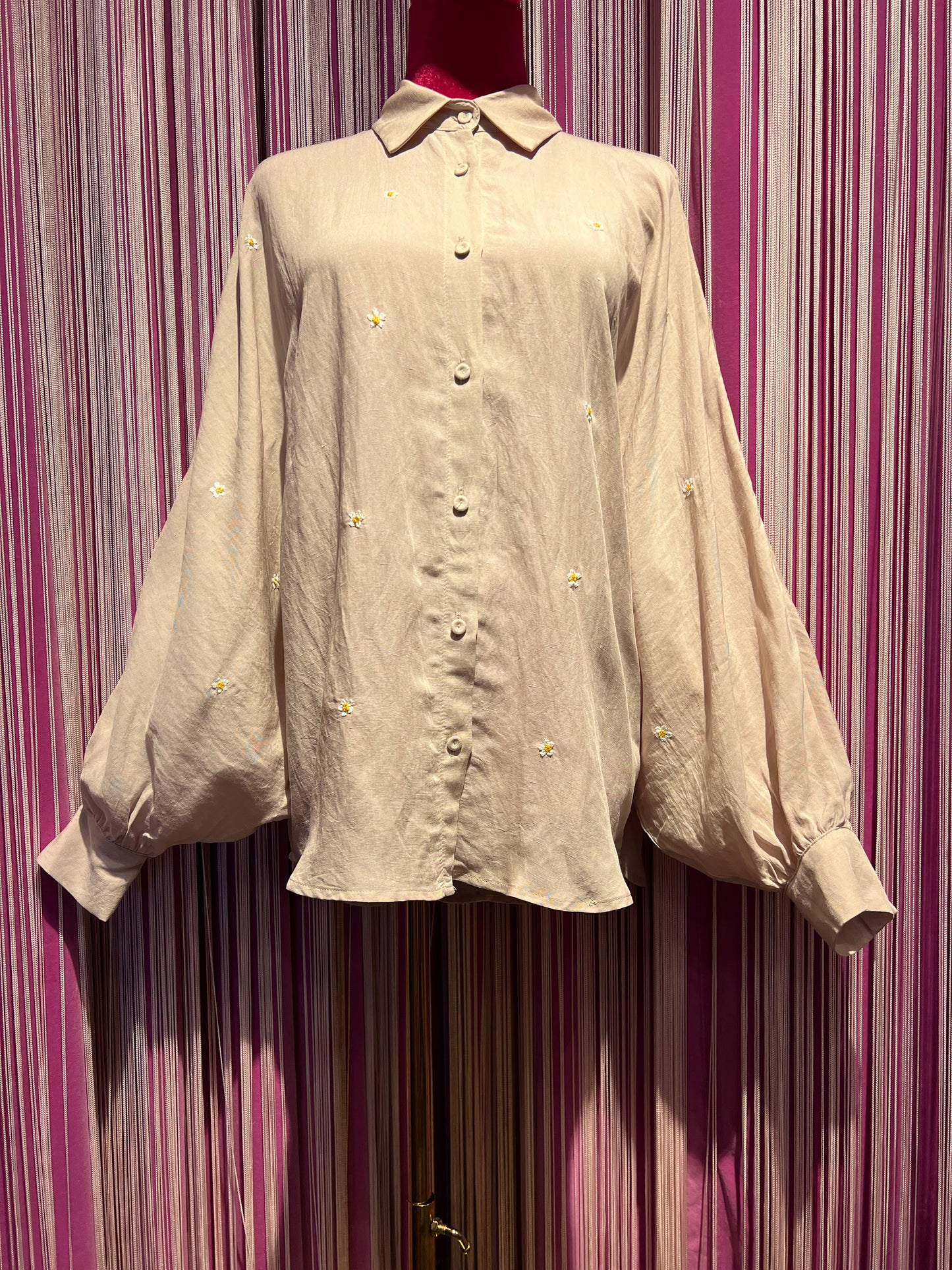 Front street -30%camicia beige con margherite piccole