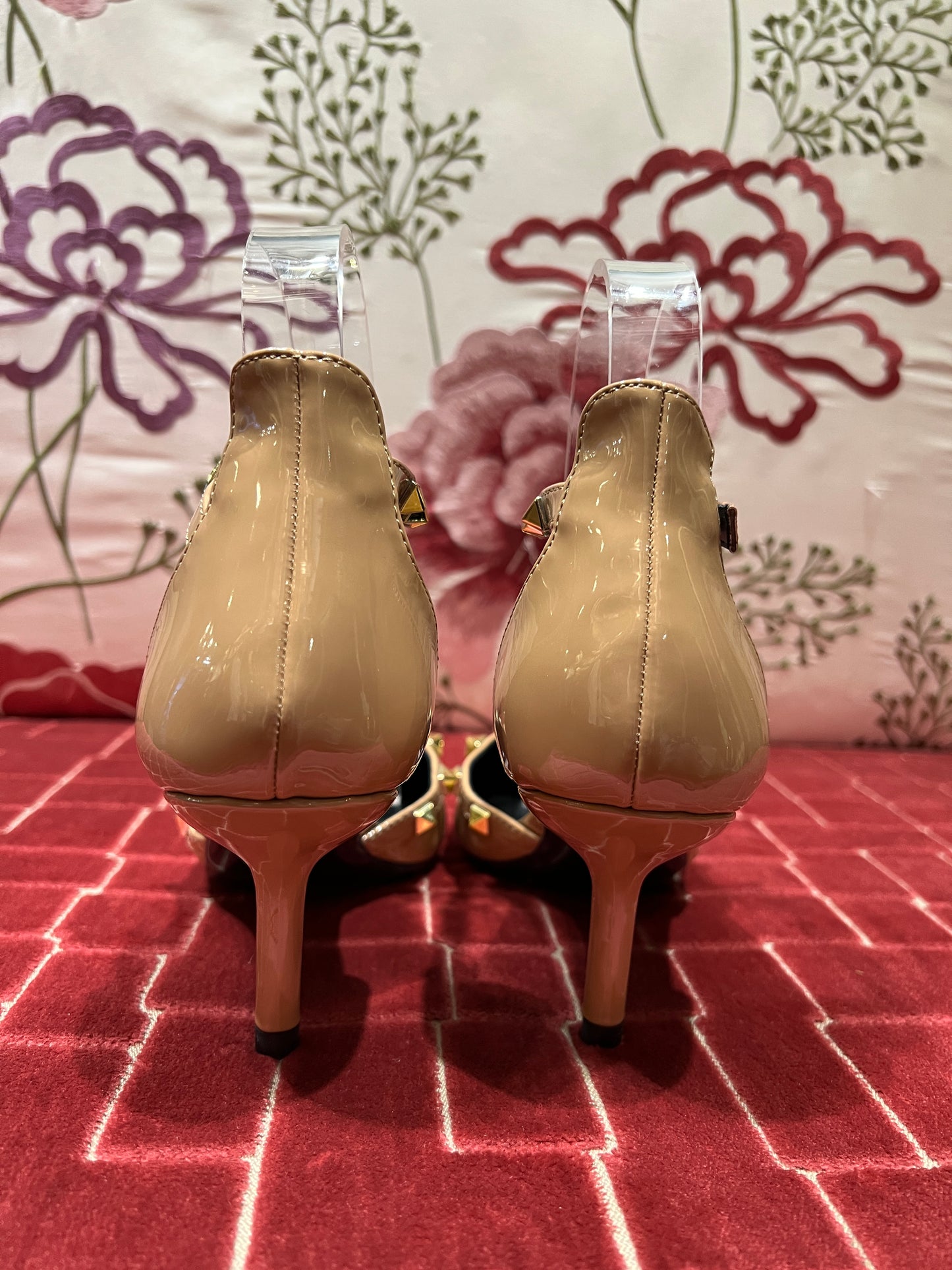 Slingback ecopelle nude con borchie