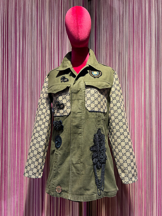 ABpink 🩷 la verdina , giacca militare con patch api perline blu e tessuto GG