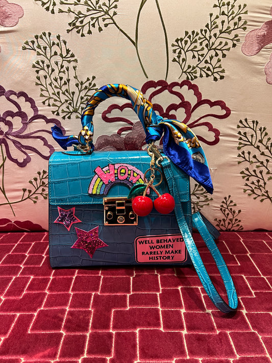 Borsa pelle con tracolla turchese manico foulard patch e charm