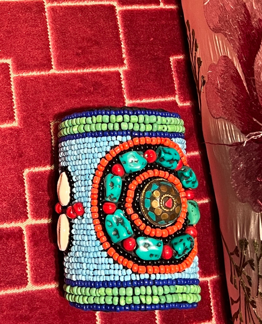 Bracciale alto con perline multicolor turchesi coralli e conchiglie
