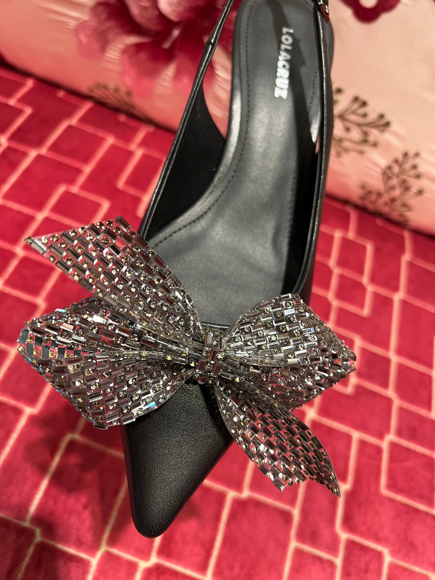 Lola Cruz scarpa slingback pelle nero fiocco cristalli
