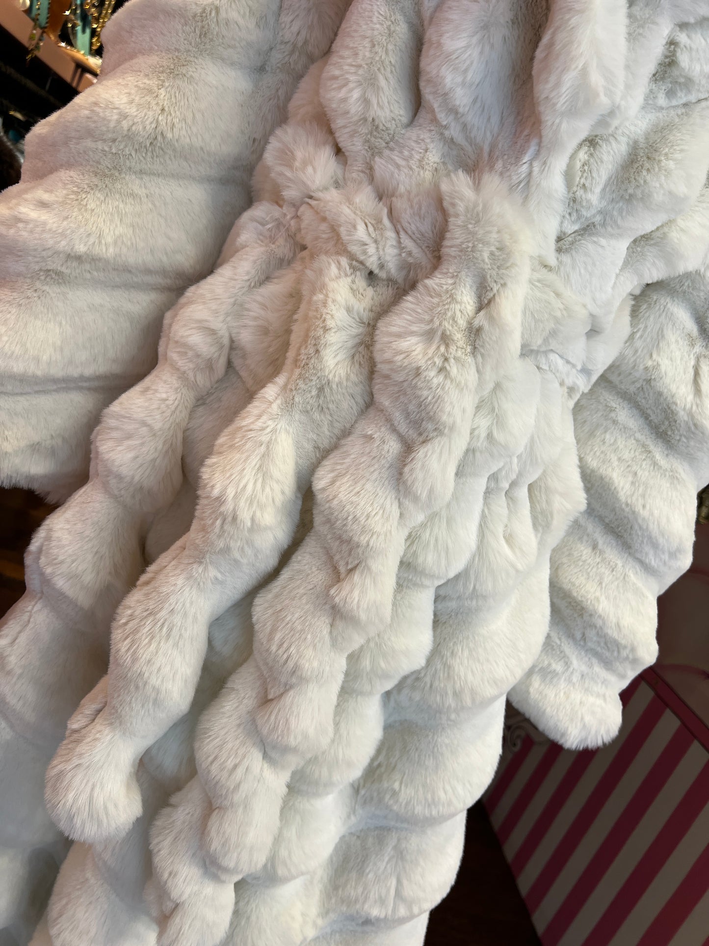 Uncommon cappotto lungo ecopelliccia cincilla’ panna con cinta