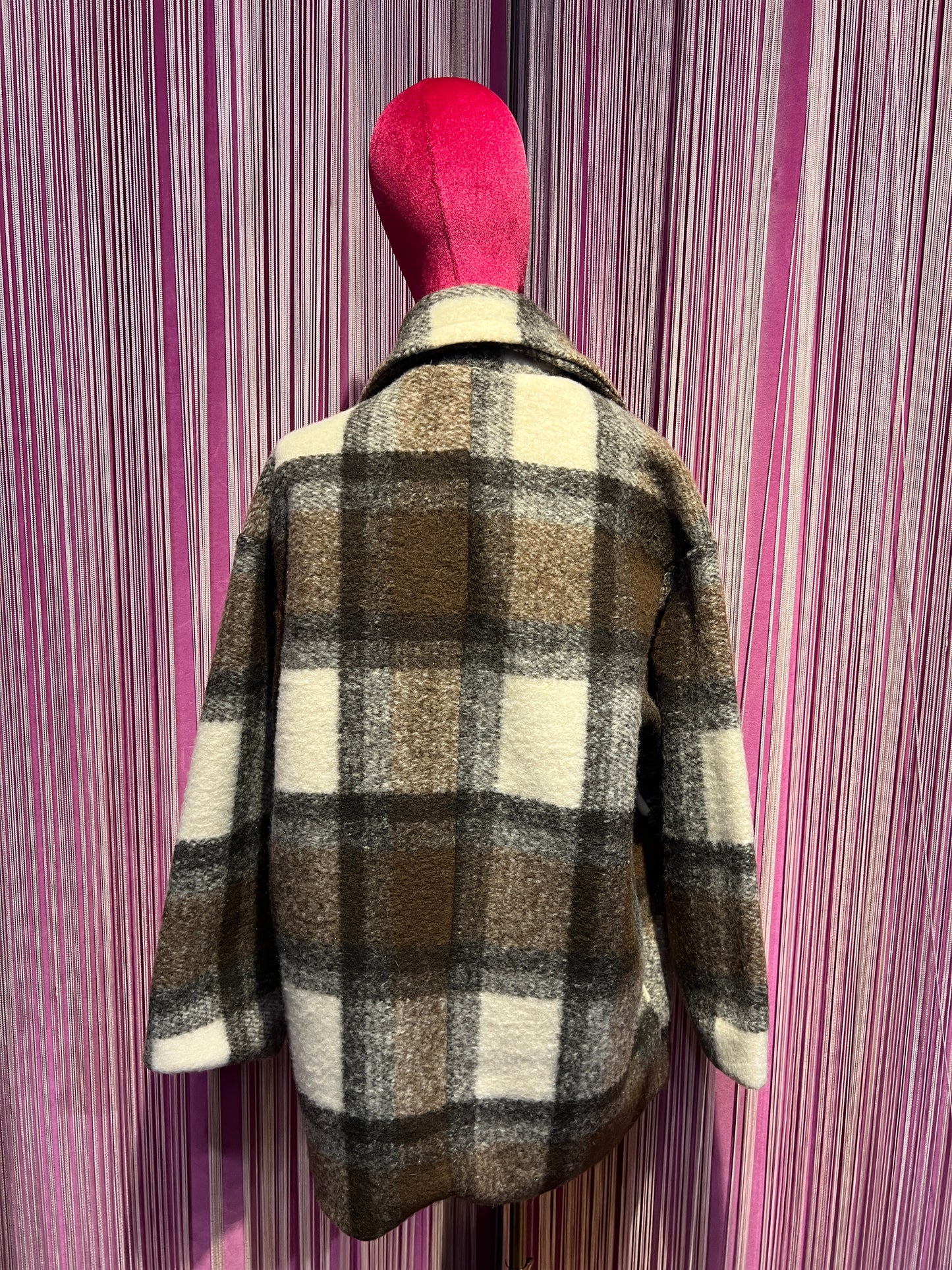 ABpink🩷 quadrettona cioccolato con patch e spille con perle e apette