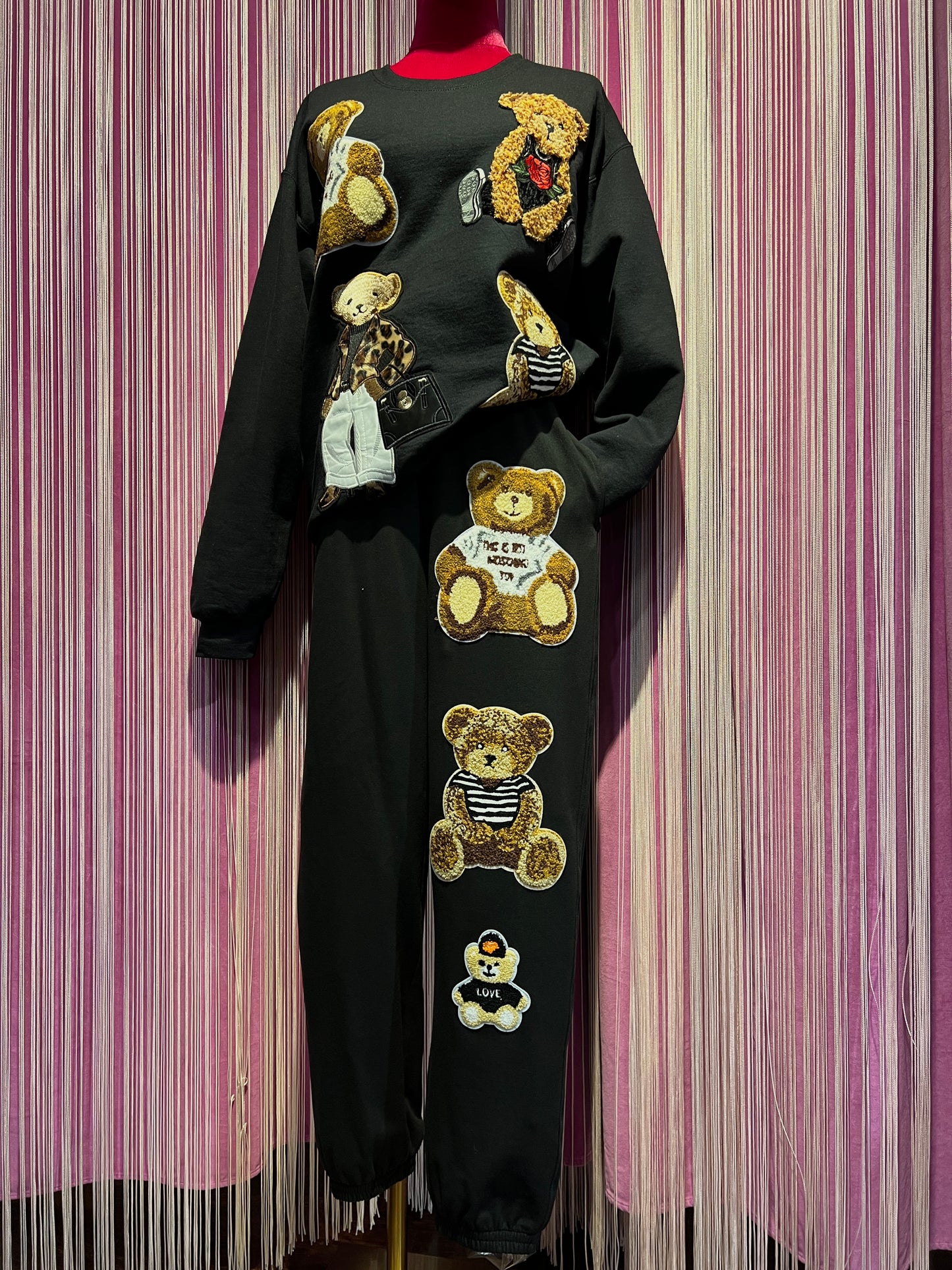 Caban Romantic luxury coat completo felpa e pantalone con applicazioni patch orsi