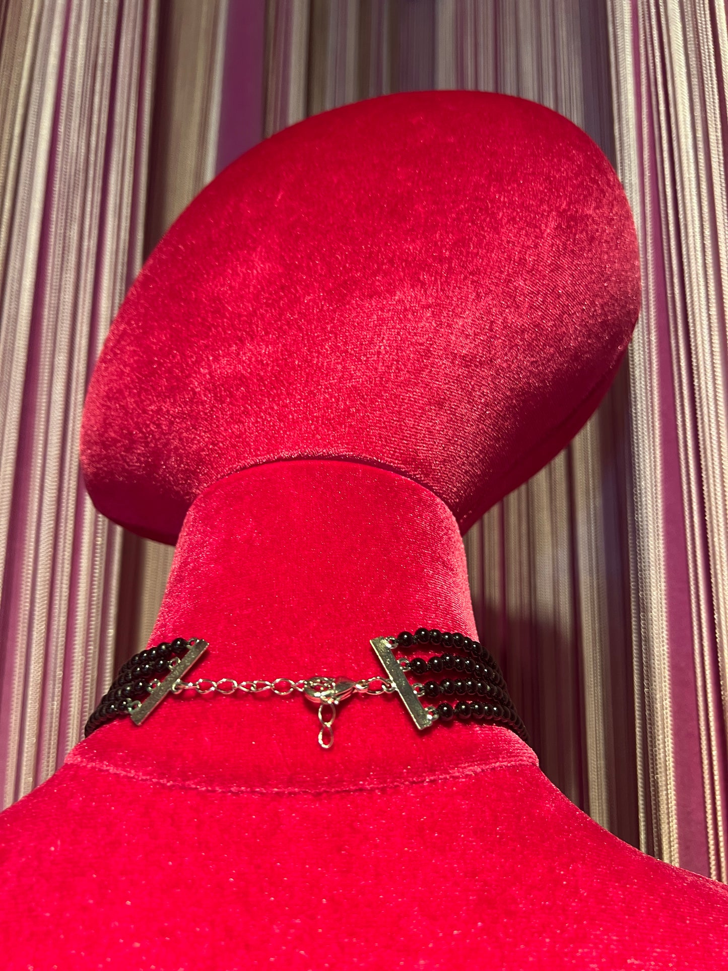 Choker pietre dure nere e perle