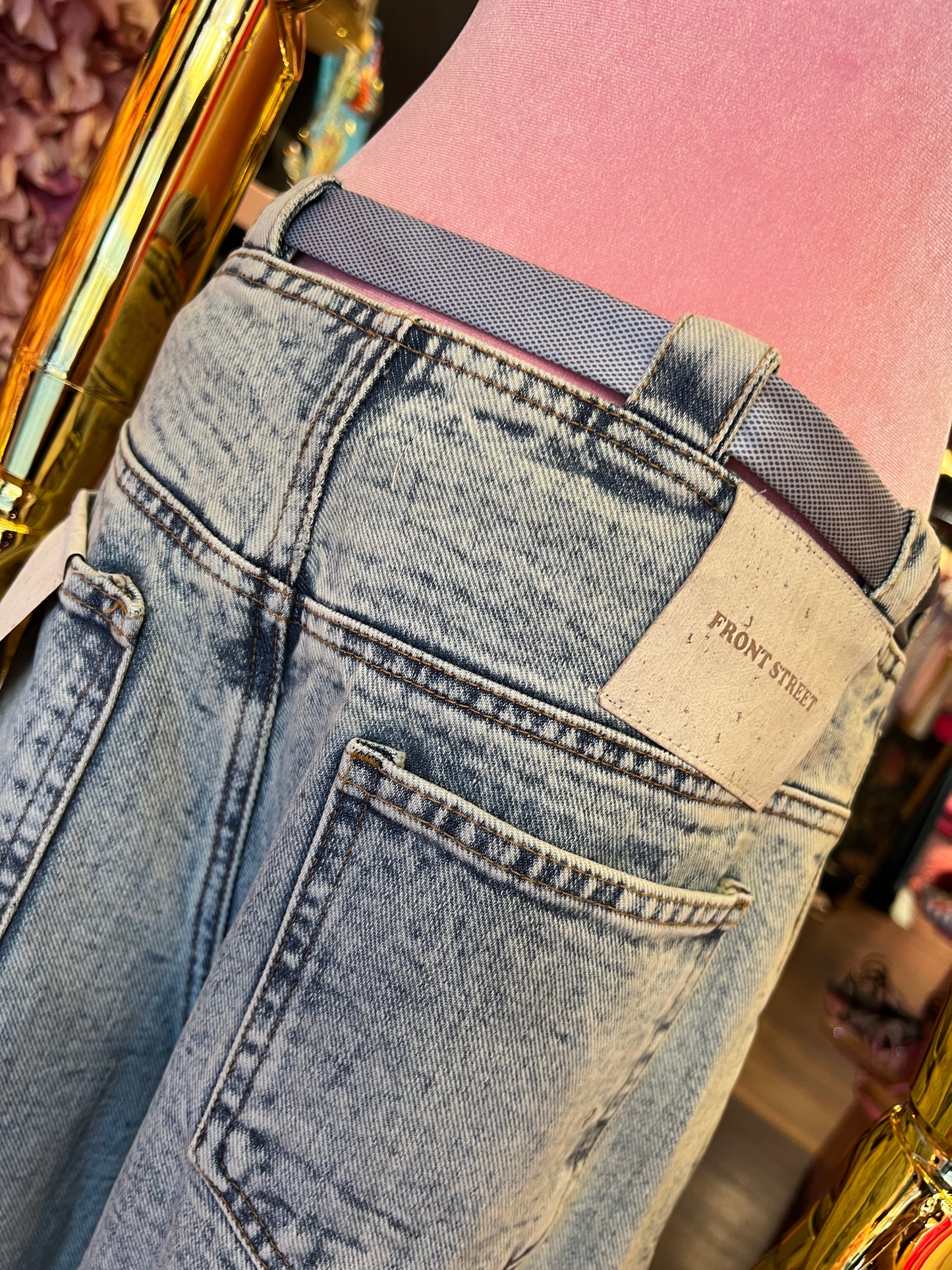 Front street pantalone jeans largo super aged con cinta cravatta