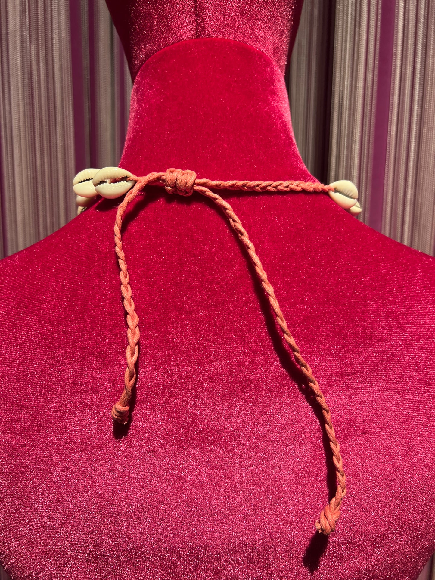 Conchiglia grande con filo rosa collana regolabile