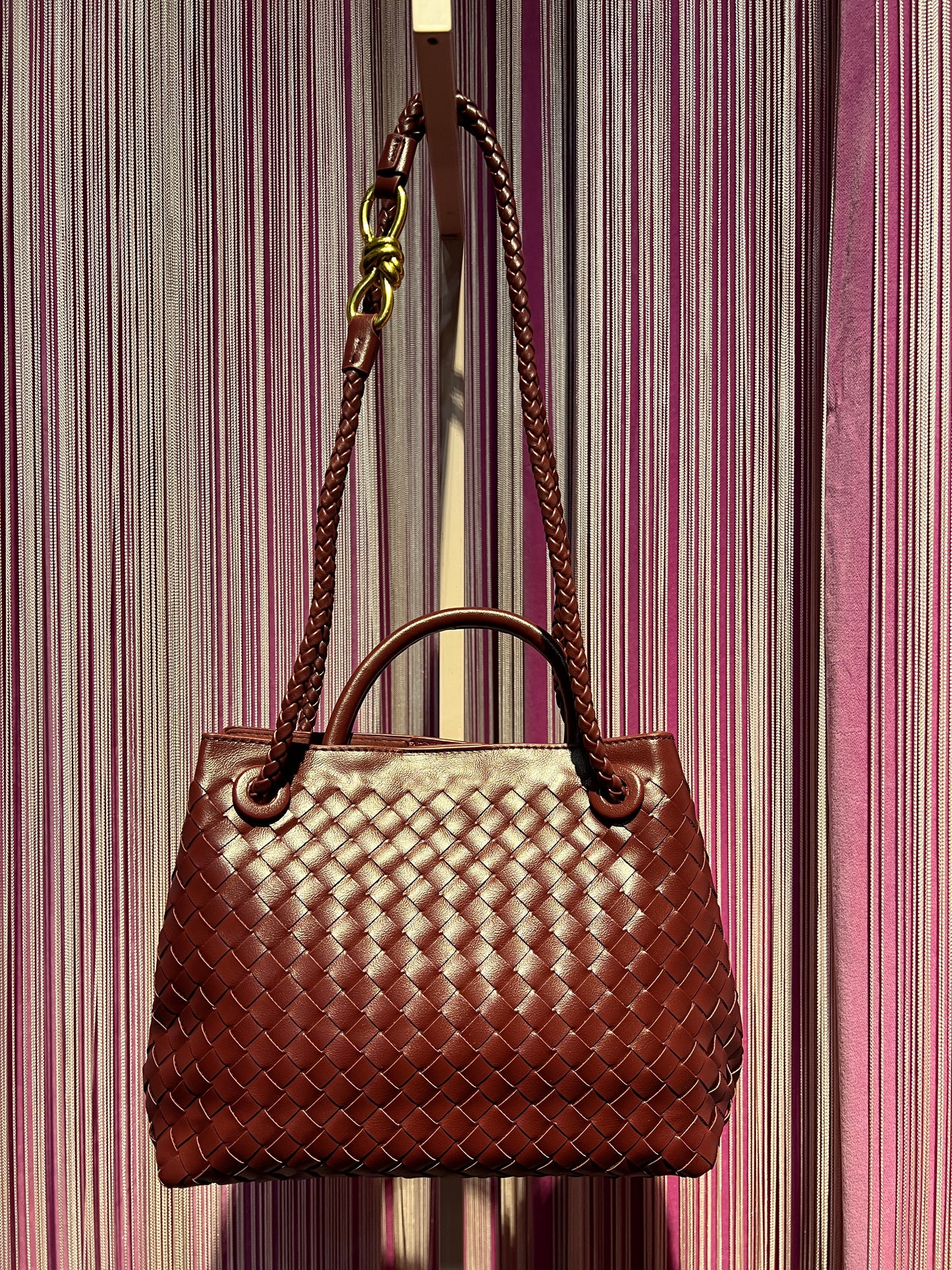 Borsa ecopelle burgundy con lavorazione ad intreccio e tracolla