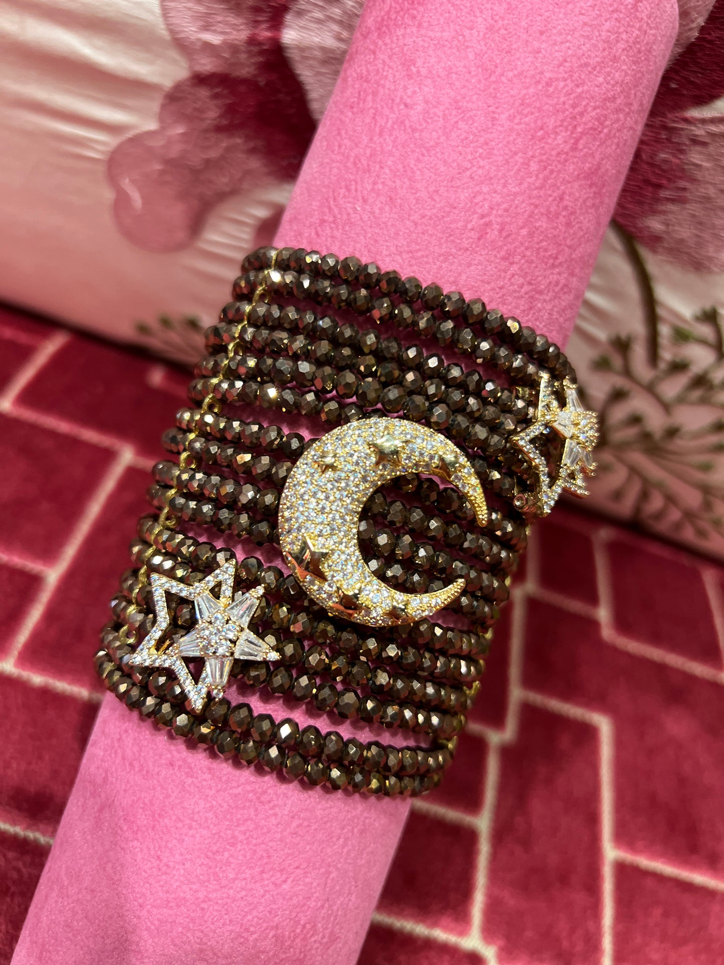 Manuela Ajo’ creazioni bracciale cristalli bronzo/marrone con spille mezza luna e stelle strass