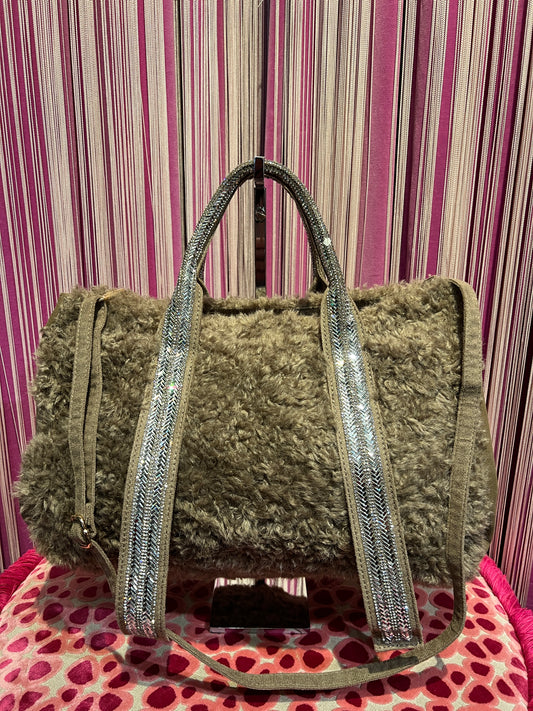 Borsa ecopelliccia astrakan taupe due manici con Swarovski e tracolla