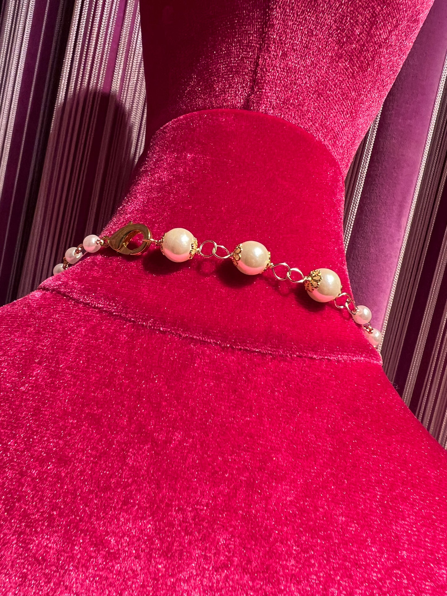 Collana girocollo perle rosario con pendenti donne iconiche