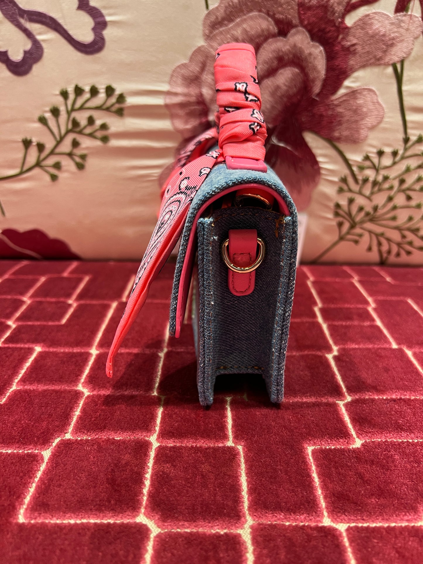Rue Madam Paris borsa con tracollina ecopelle con patch stampa bandana manico rivestito con foulard stampa bandana rosa Paisley shoulder