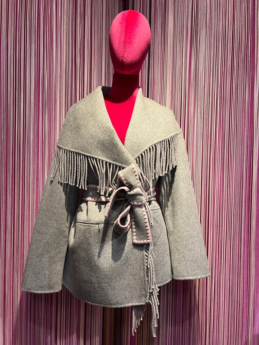 Sincere Paris giacca cappotto grigia con frange e cinta con bordo rosa