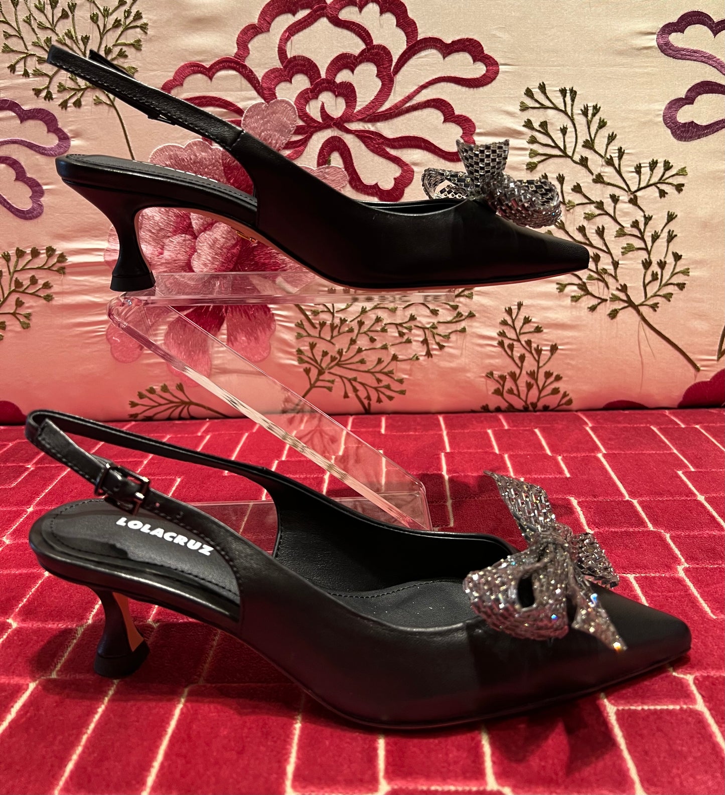Lola Cruz scarpa slingback pelle nero fiocco cristalli