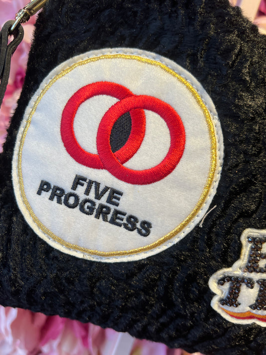 5 Progress pochette ecopelliccia astrakan con patch e tracollina