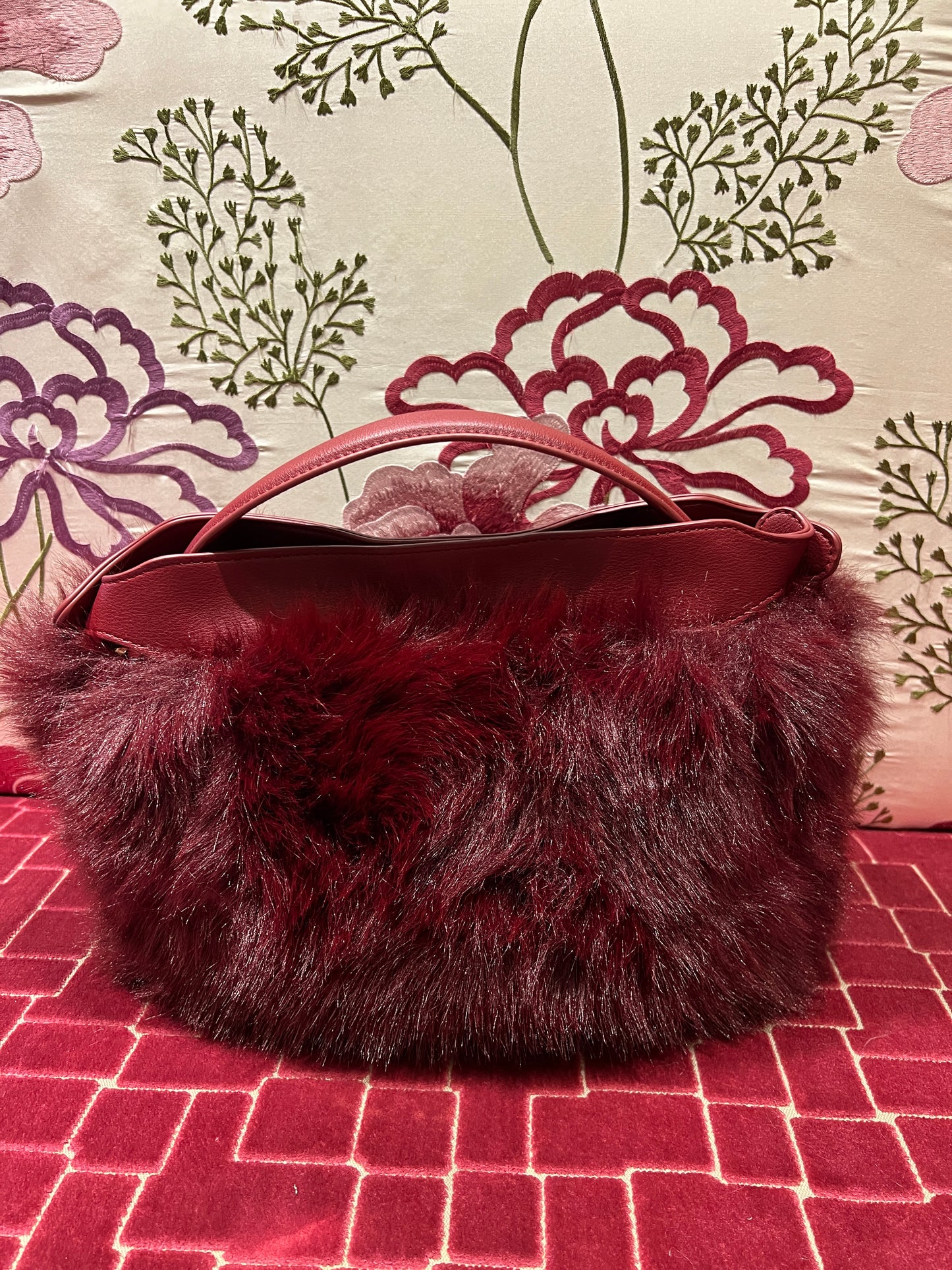 Borsa ecopelliccia bordeaux con tracolla