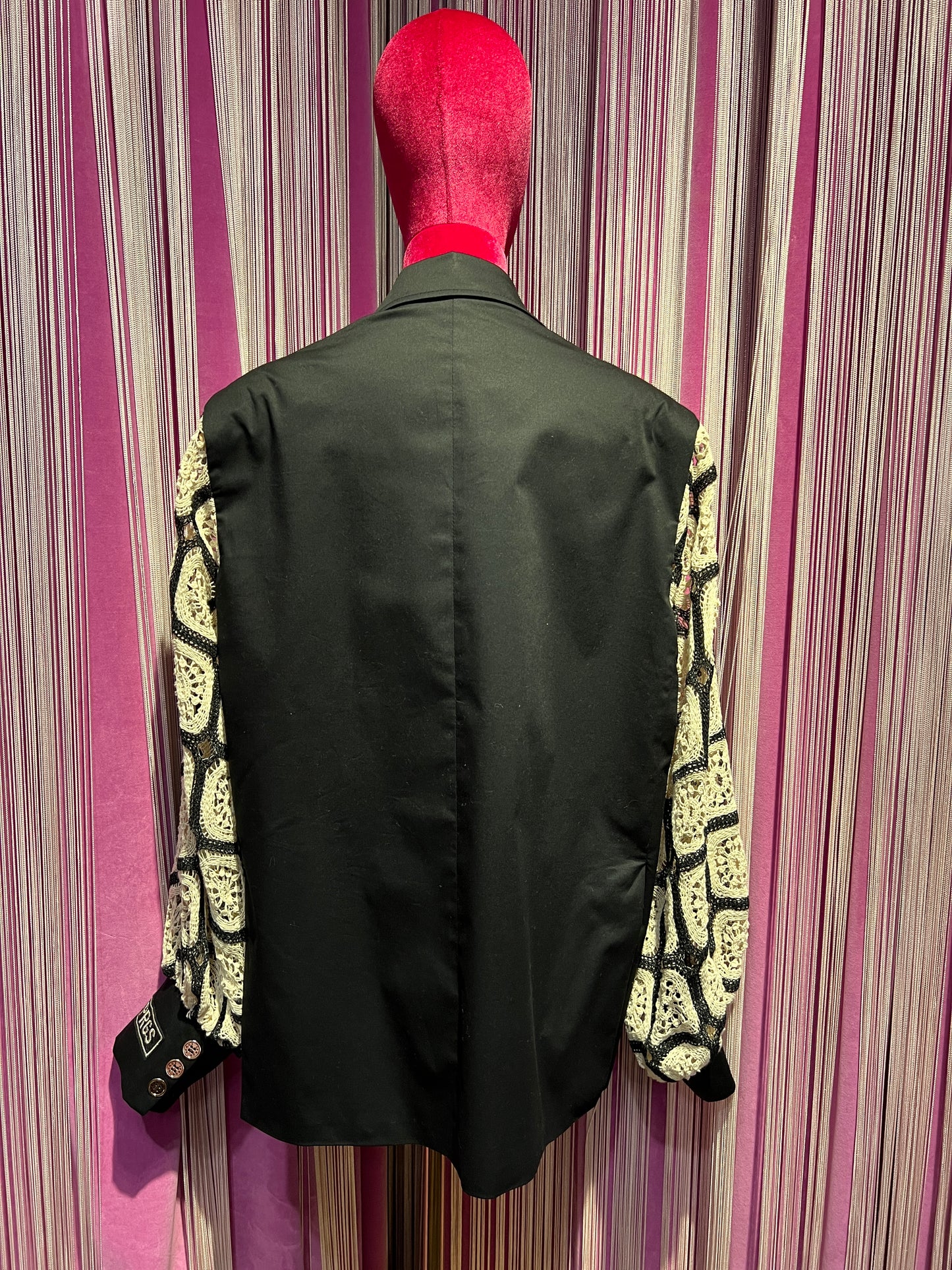 5 Progress giacca in cotone nera con maniche in crochet avorio e nero