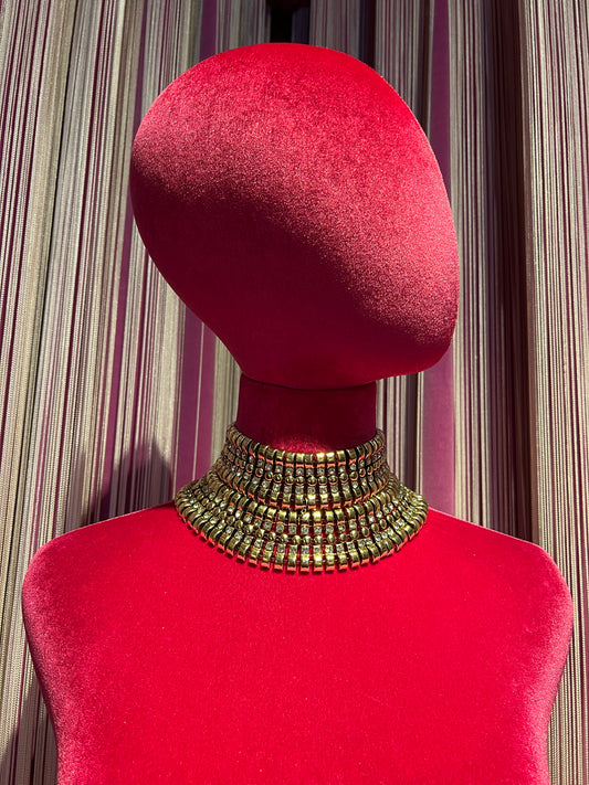 Choker bronzo a più fili con maglie rettangolari alternati a fili dí cristalli