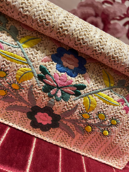 Borsa con tracolla in rafia ed ecopelle ,ricami floreali e chiusura magnetica colore beige