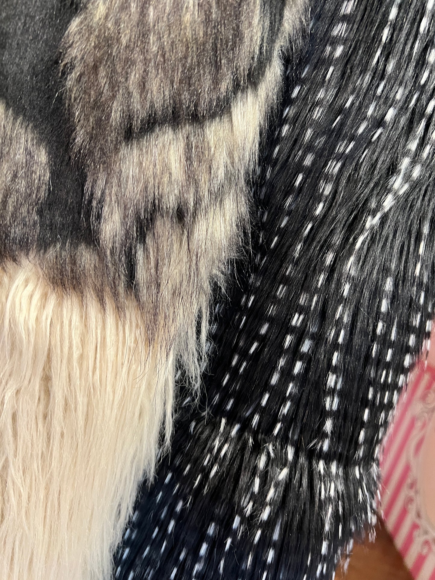 Uncommon cappotto lungo ecopelliccia astrakan nero panna