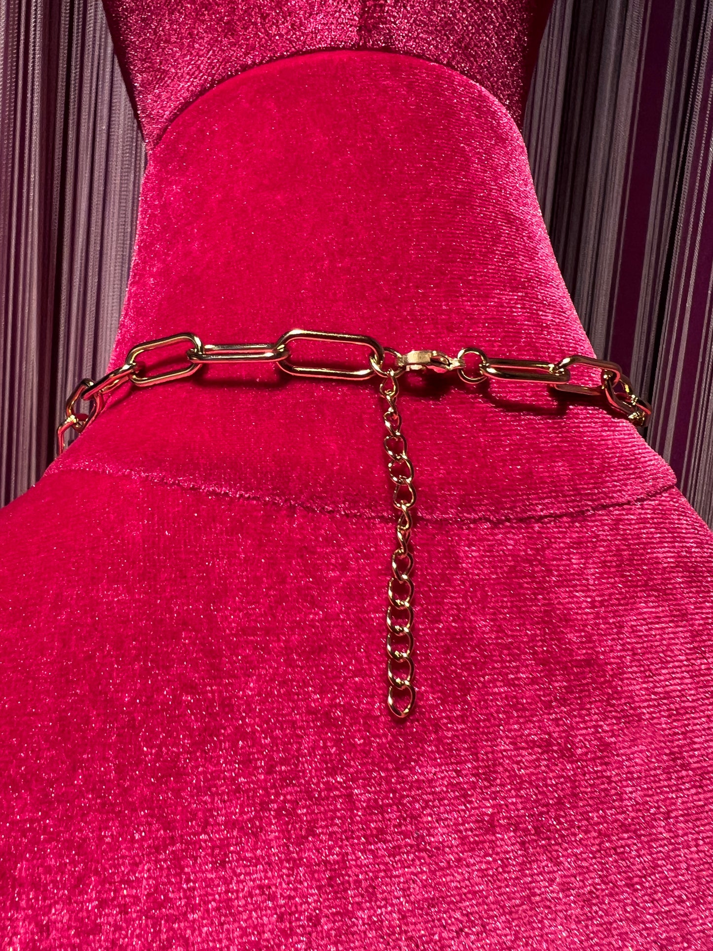 Collana girocollo catena dorata con charms dorati in tessuto con fiori e coccinelle , corno bianco