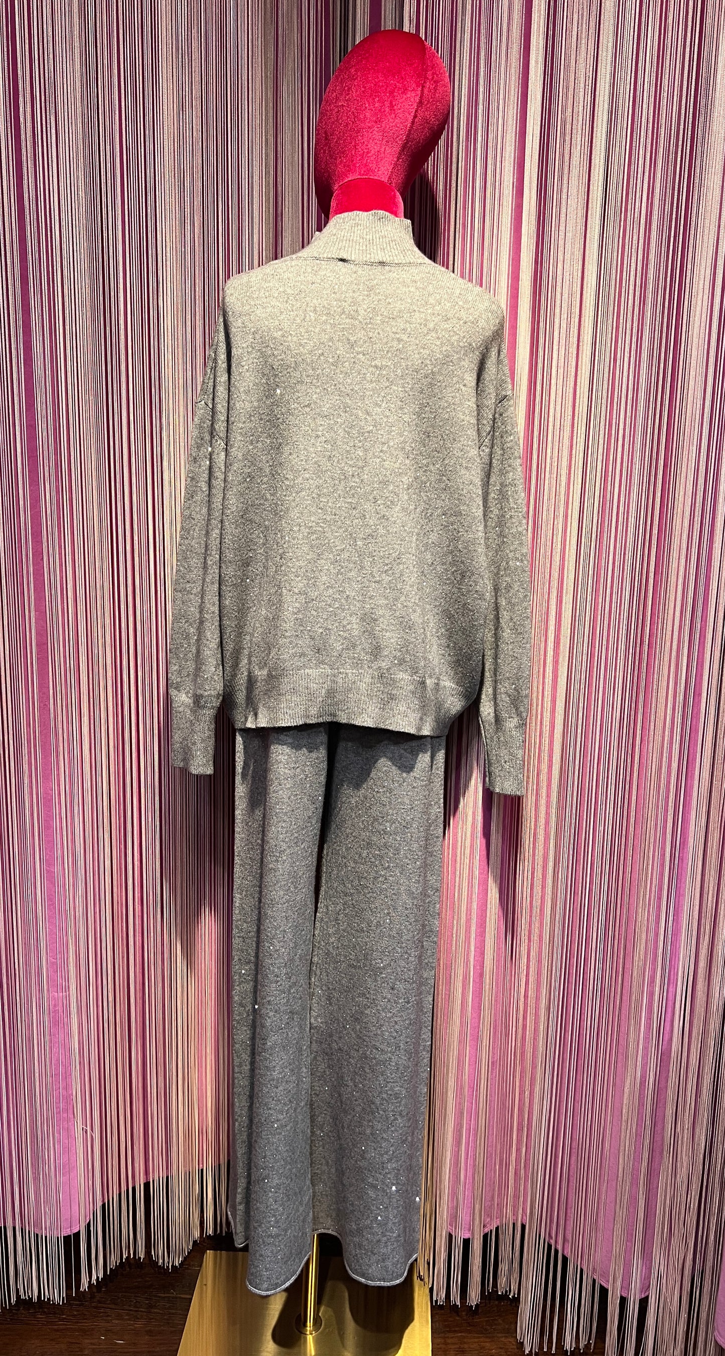 The room completo grigio maglia e pantalone pois cristalli