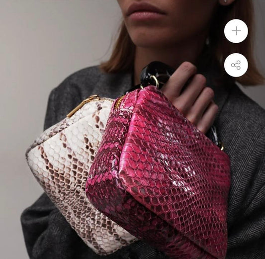 Almala sconto 20% borsa rettile fucsia manico resina con tracolla in metallo