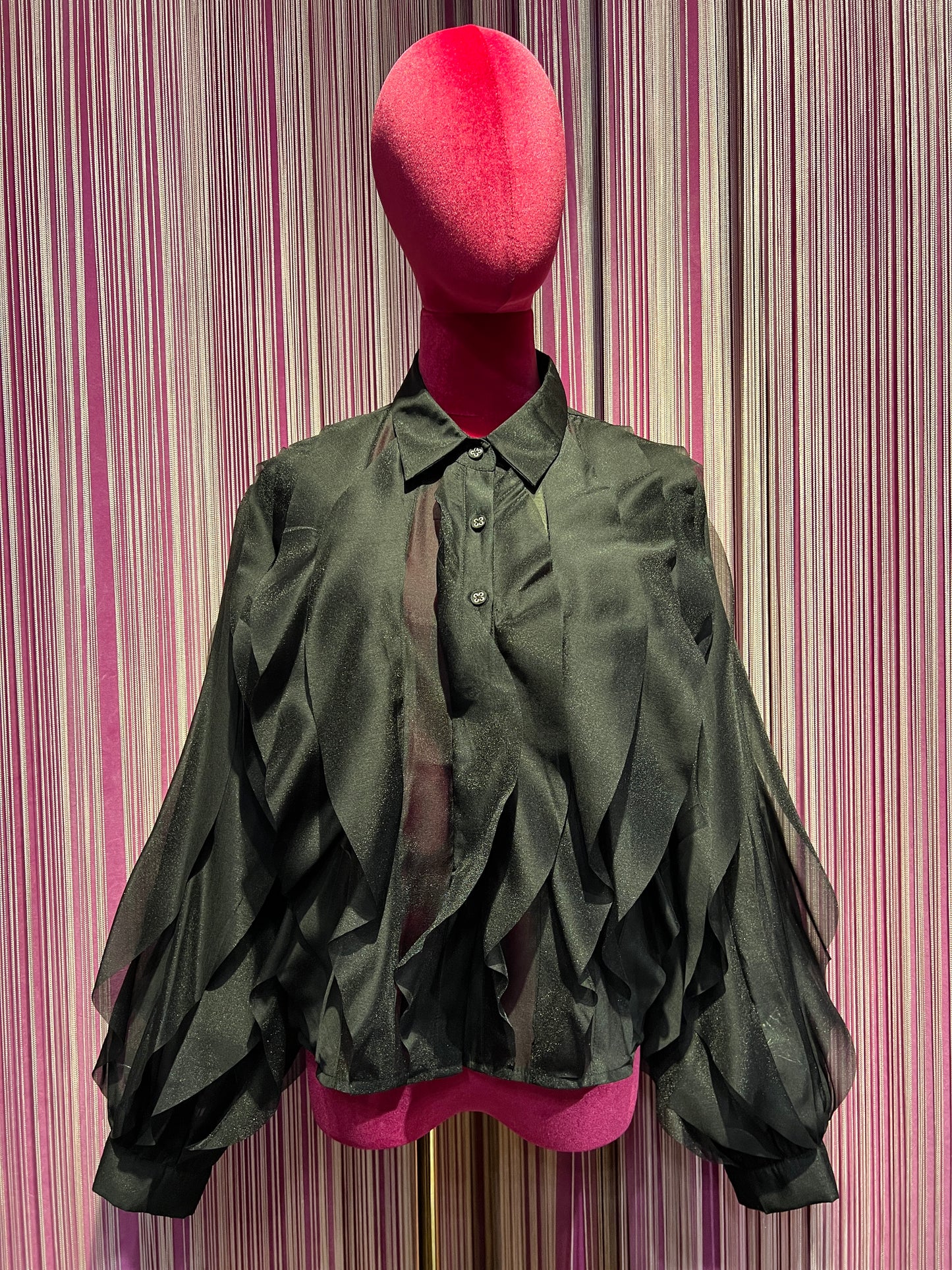 Amosa camicia nera