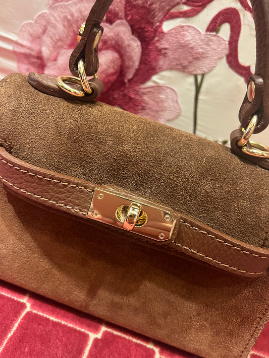 Borsa a mano in pelle scamosciata cioccolato con tracolla