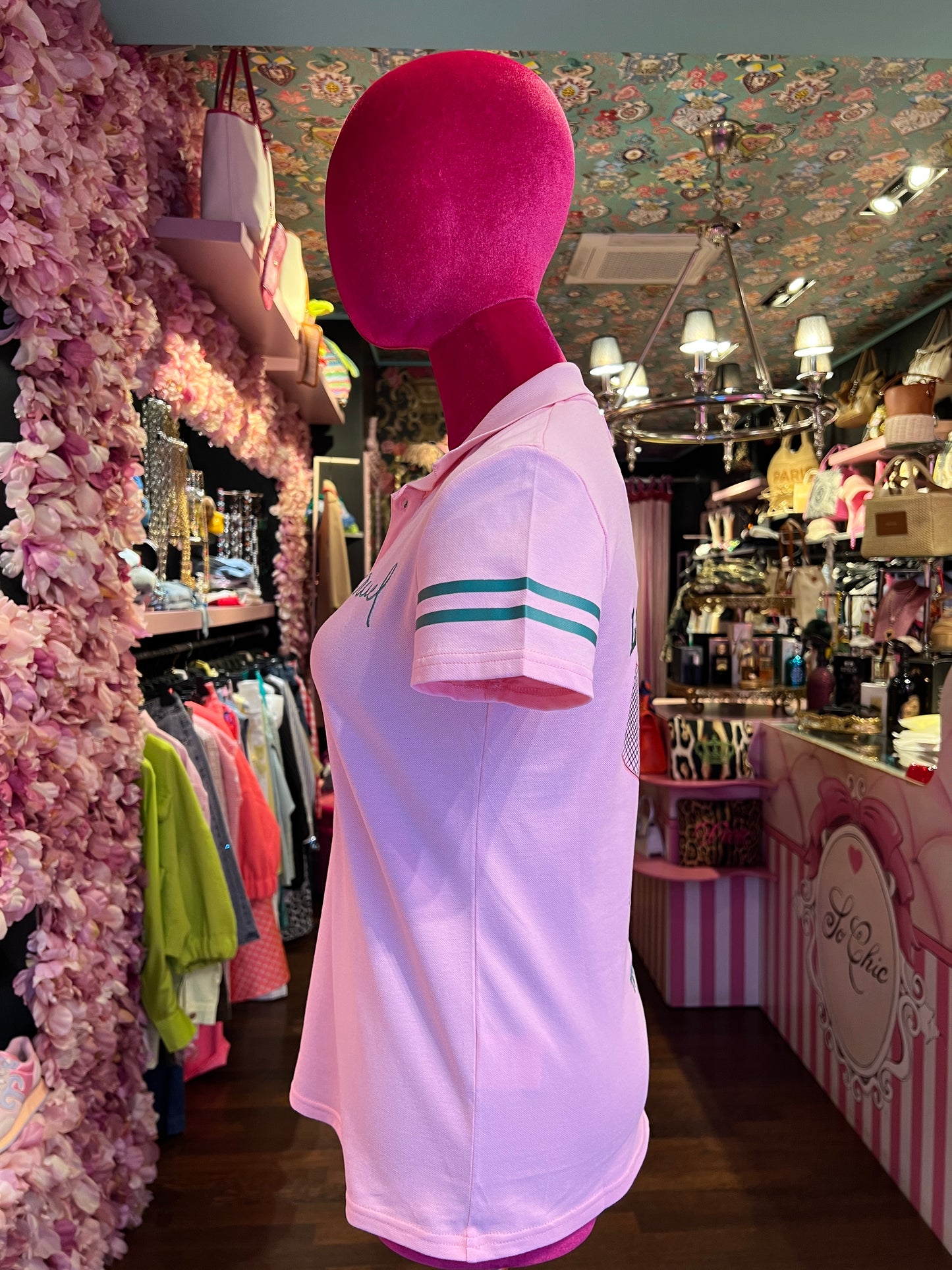Le Cruel -50% di sconto polo nido d’ape rosa scritta logo verde dietro con disegno racchette e fiori