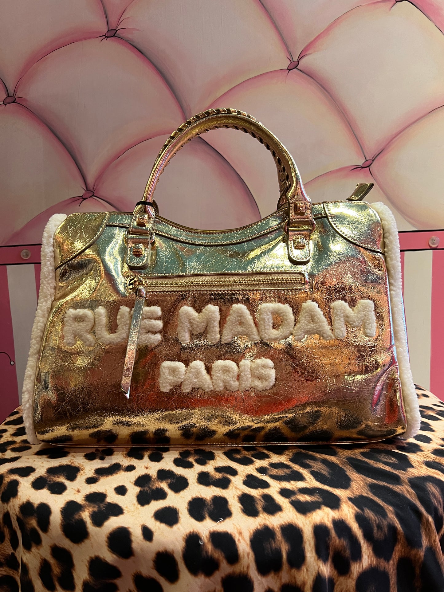 Rue Madam Paris borsa due manici oro e ecopelliccia bianca con tracolla Shine tote