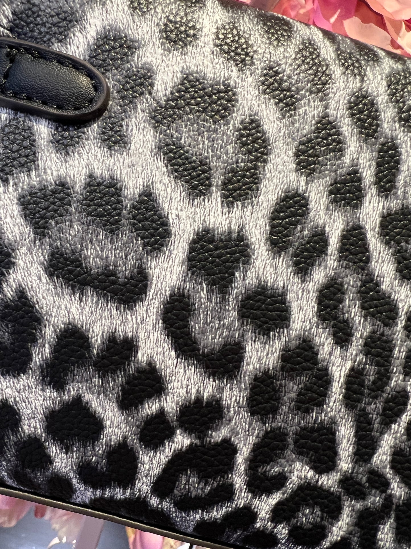 Borsa ecopelle maculata nero/grigio con dettagli neri e tracolla