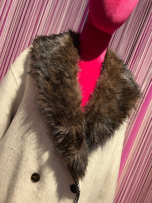 Front street cappotto doppiopetto panna con pelliccia collo (rimovibile ) polsi e tasche
