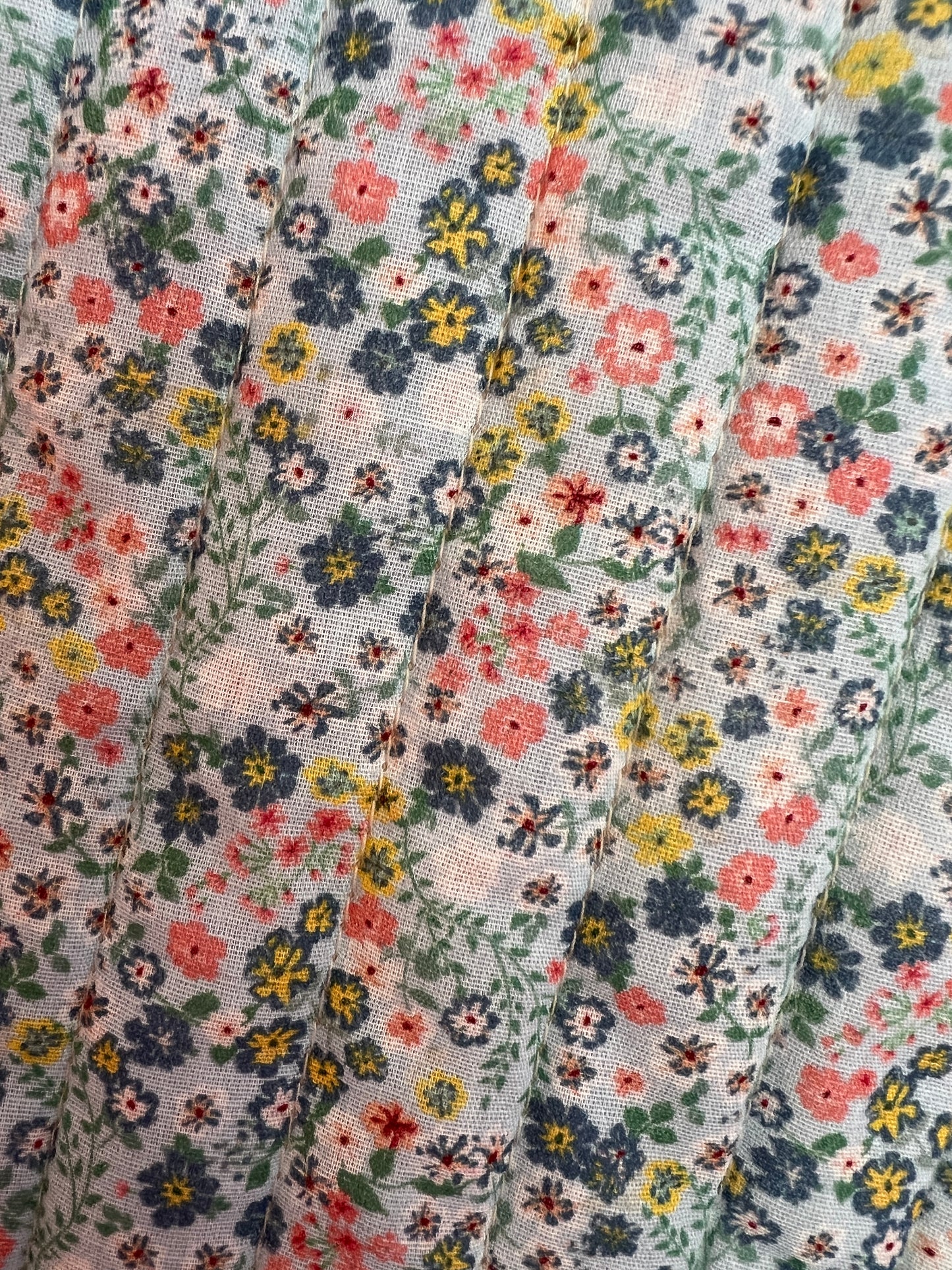 Mon amour Paris gilet cotone fantasia floreale su fondo celeste con interno e profili fantasia vichy