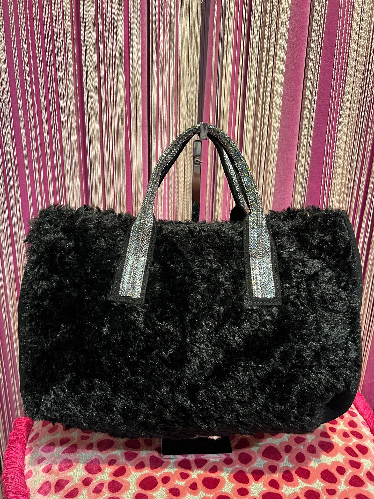 Borsa ecopelliccia astrakan nera due manici con Swarovski e tracolla
