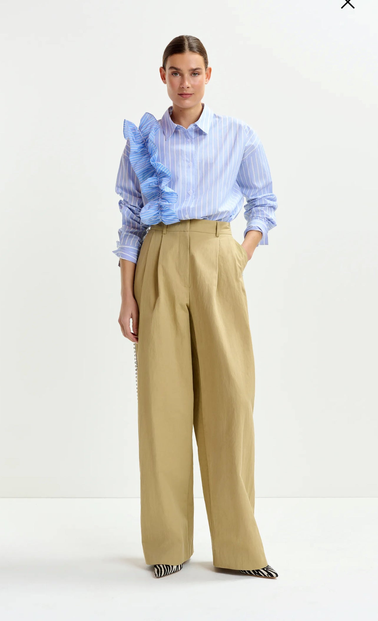 Essentiel antwerp pantalone gamba larga plissettato con bordo impreziosito da strass Iso