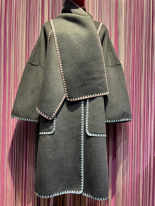 Sincere Paris cappotto con sciarpa rimovibile grigio scuro con bordi rosa e celesti
