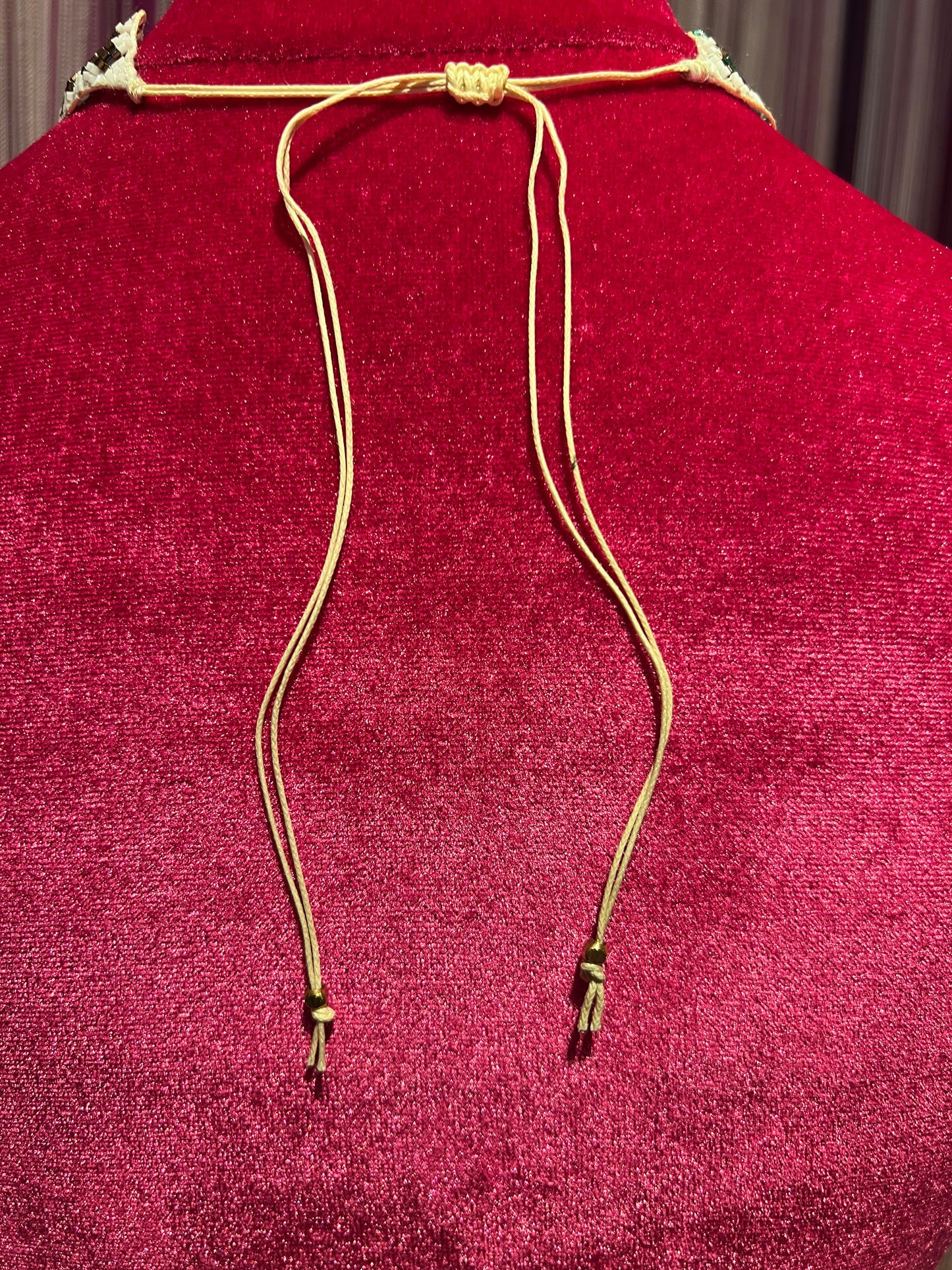 Choker regolabile perline bianche celesti