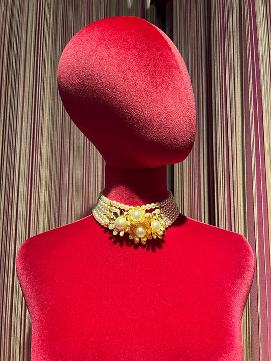 Choker 5 fili di perle con fiori oro e perla centrale