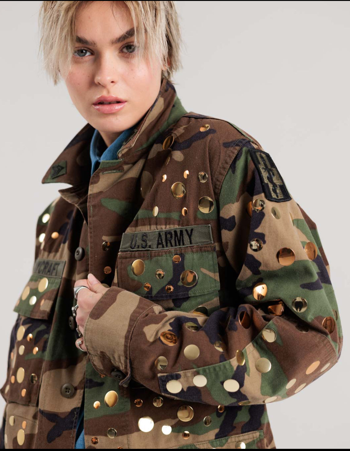 Rossano Perini giacca vintage oversize camouflage con borchie oro
